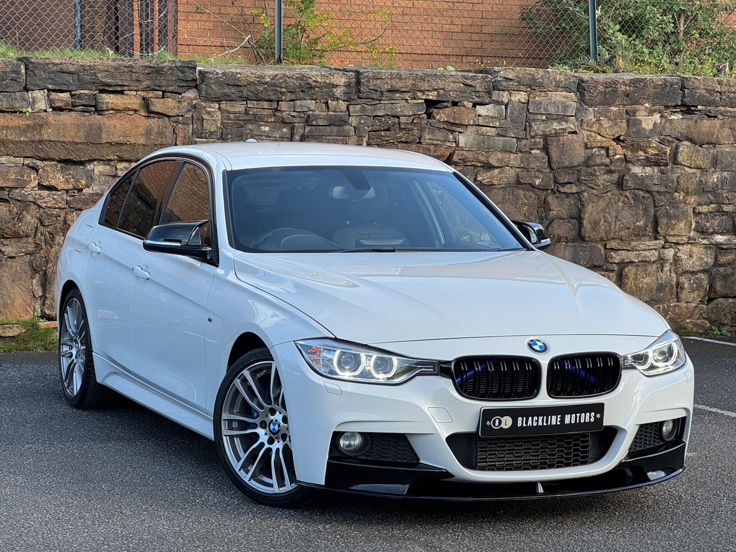 Used BMW 3 Series 2015 for sale - 76161106: Photo 1