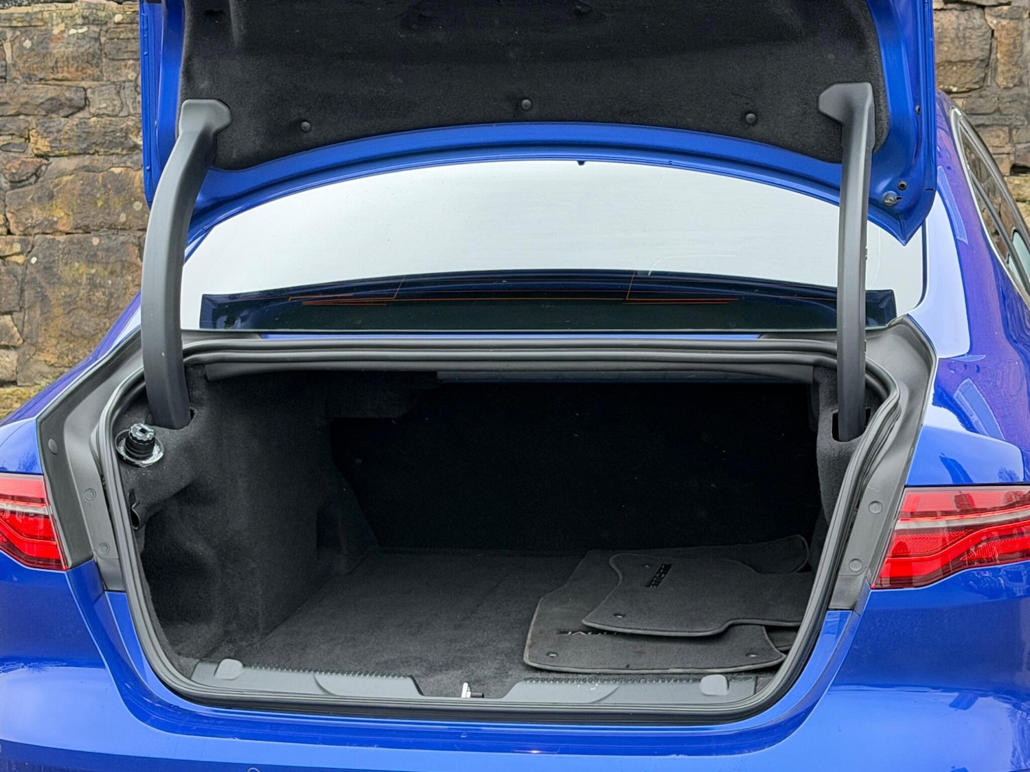 Used Jaguar XE 2020 for sale - 77511363: Photo 20