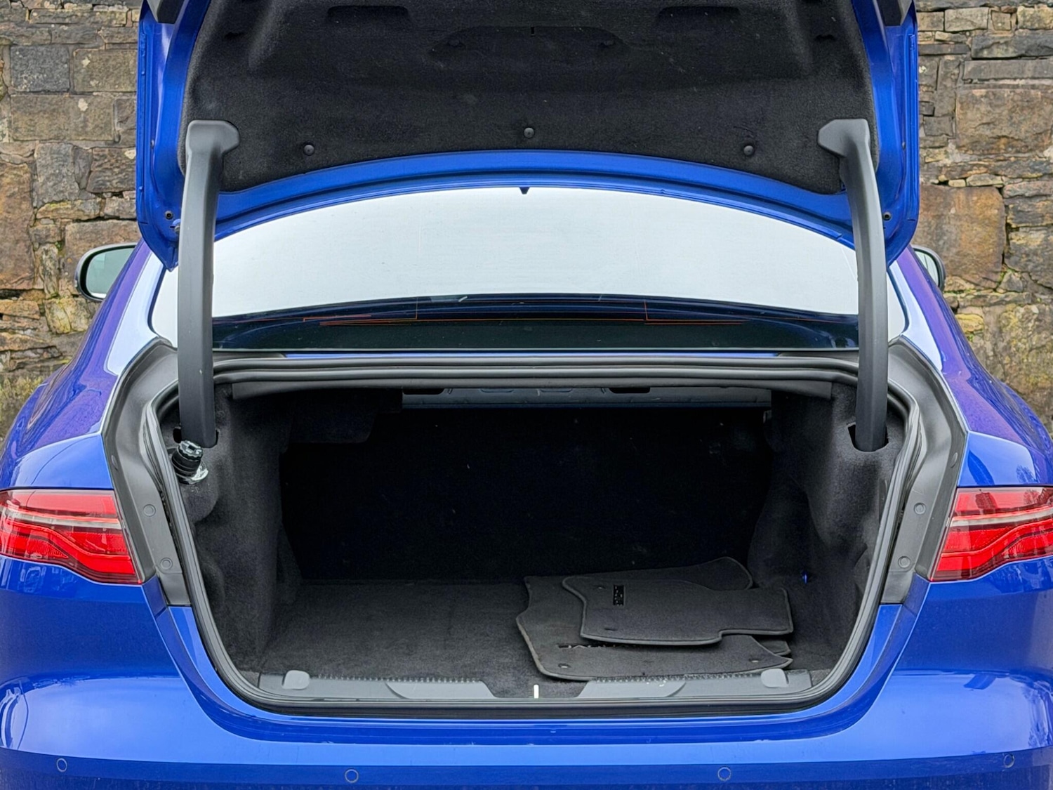 Used Jaguar XE 2020 for sale - 77511363: Photo 21