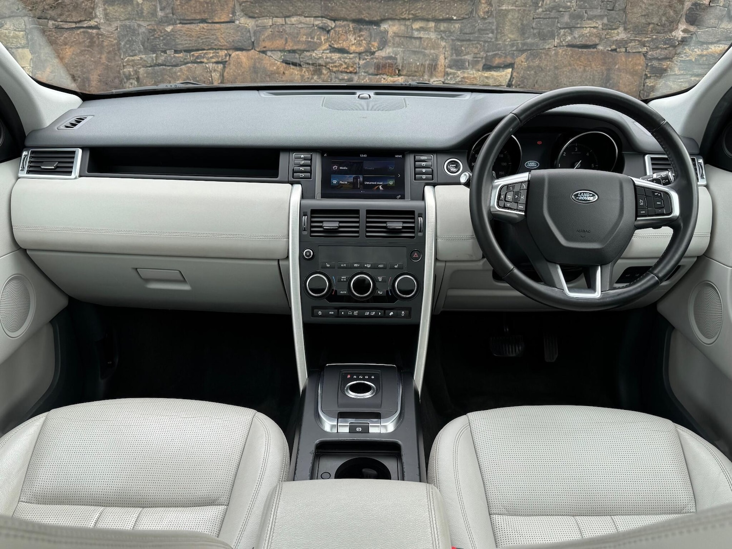 Used Land Rover Discovery Sport 2017 for sale - 76990763: Photo 11