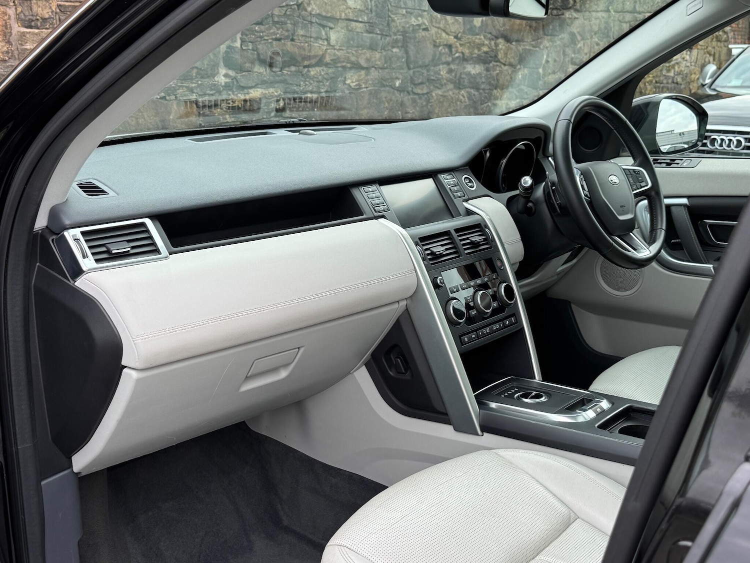 Used Land Rover Discovery Sport 2017 for sale - 76990763: Photo 14