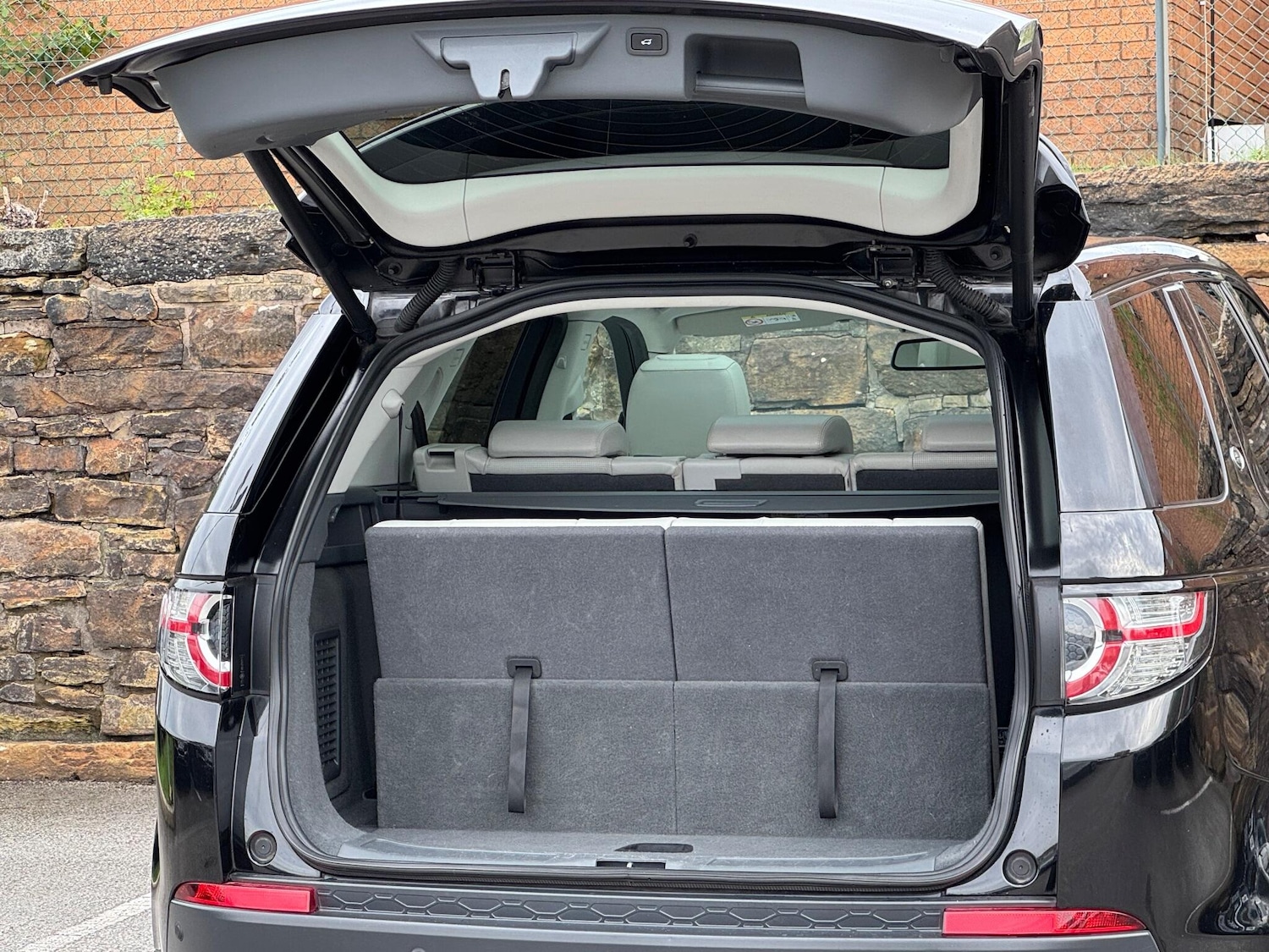 Used Land Rover Discovery Sport 2017 for sale - 76990763: Photo 22