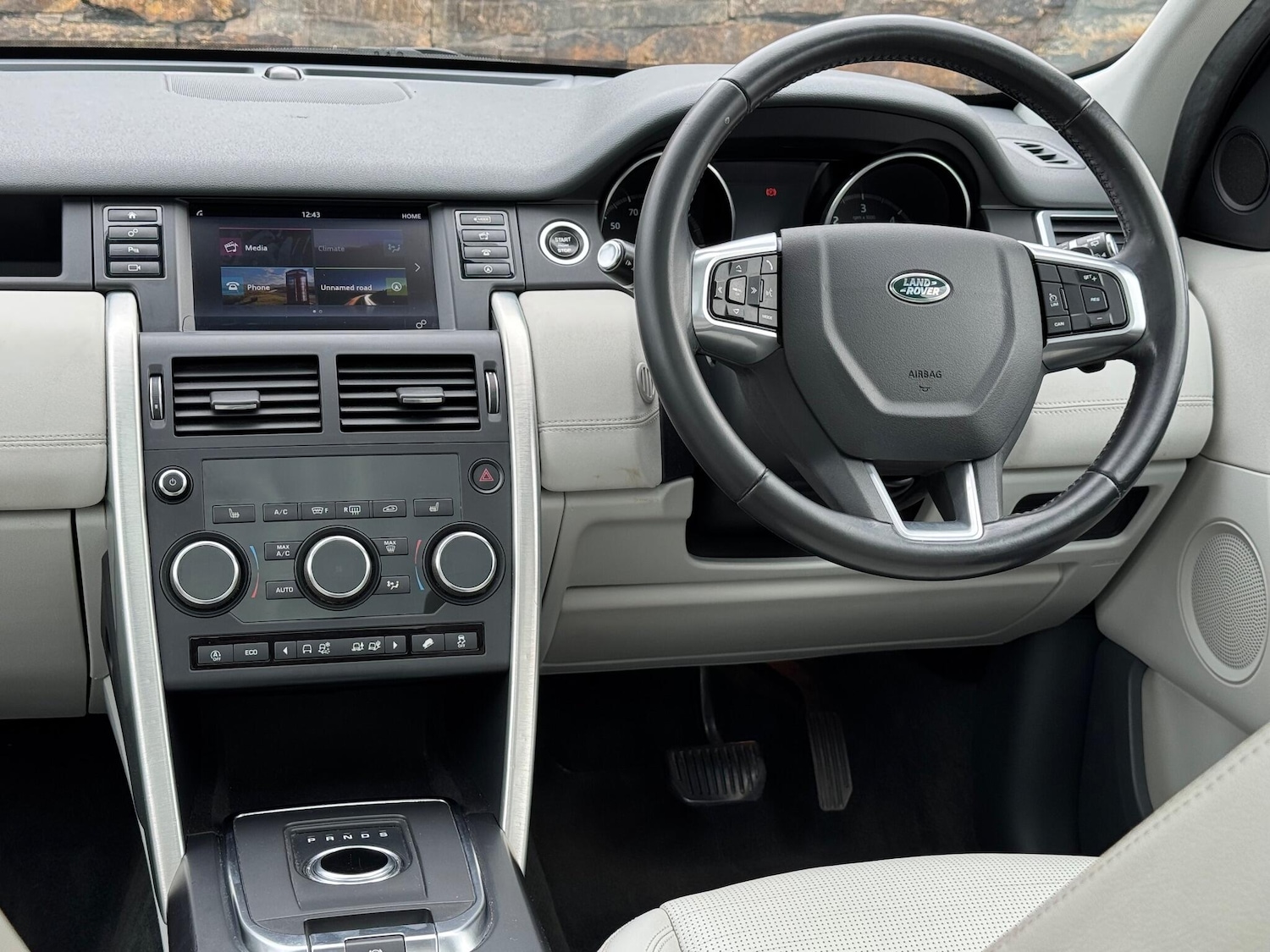 Used Land Rover Discovery Sport 2017 for sale - 76990763: Photo 25