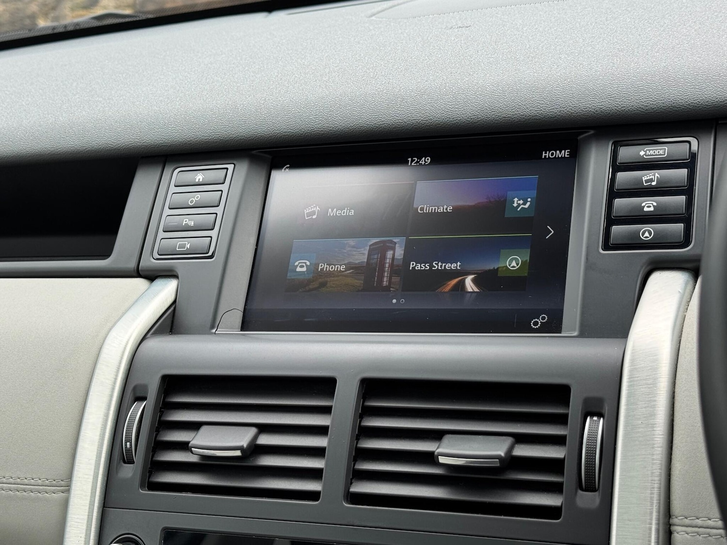 Used Land Rover Discovery Sport 2017 for sale - 76990763: Photo 36