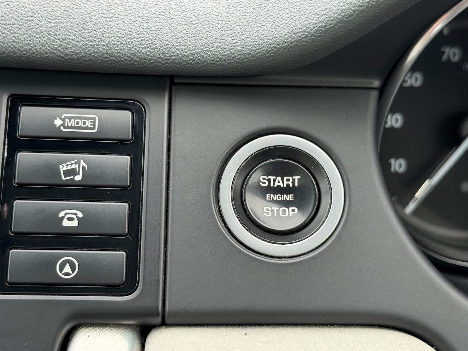 Used Land Rover Discovery Sport 2017 for sale - 76990763: Photo 45