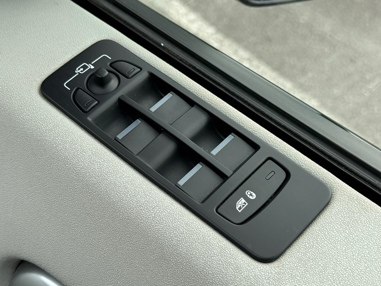 Used Land Rover Discovery Sport 2017 for sale - 76990763: Photo 48