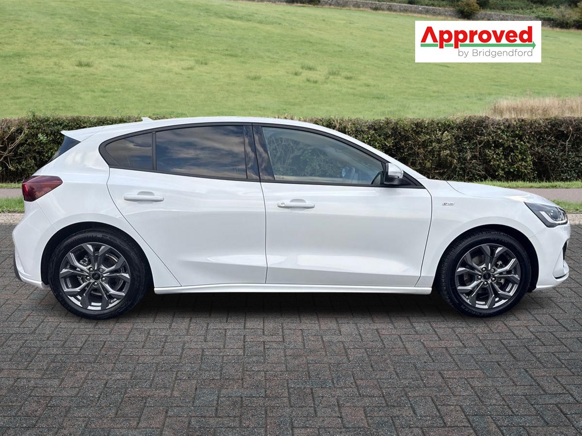Used Ford Focus 2023 for sale - 76332202: Photo 2