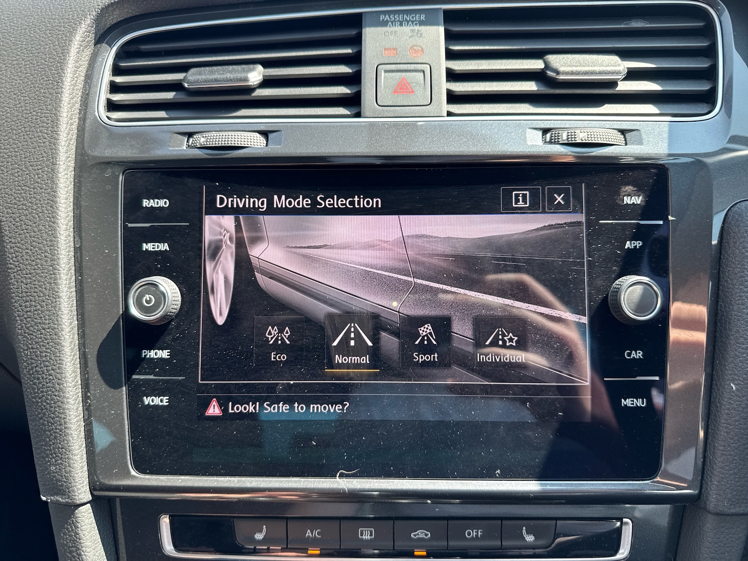 Used Volkswagen Golf 2019 for sale - 77047675: Photo 24