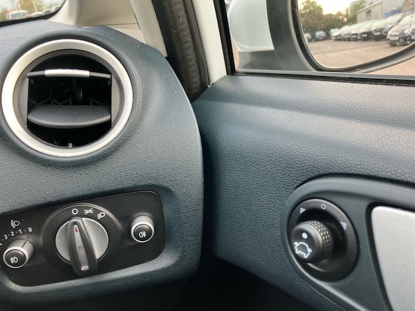 Used Ford Fiesta 2012 for sale - 76217301: Photo 30