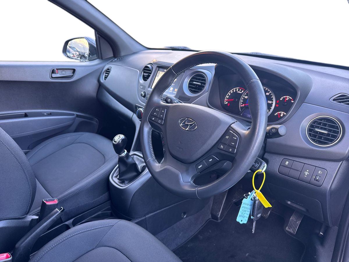 Used Hyundai i10 2018 for sale - 76717471: Photo 14