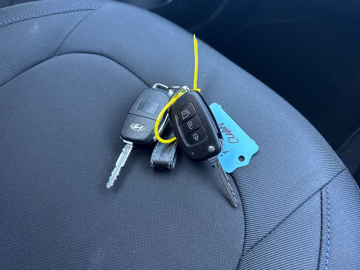 Used Hyundai i10 2018 for sale - 76717471: Photo 33