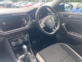 Used Volkswagen T-Roc 2018 for sale - 75469556: Photo