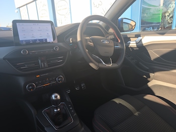 Used Ford Focus 2022 for sale - 76062356: Photo 2