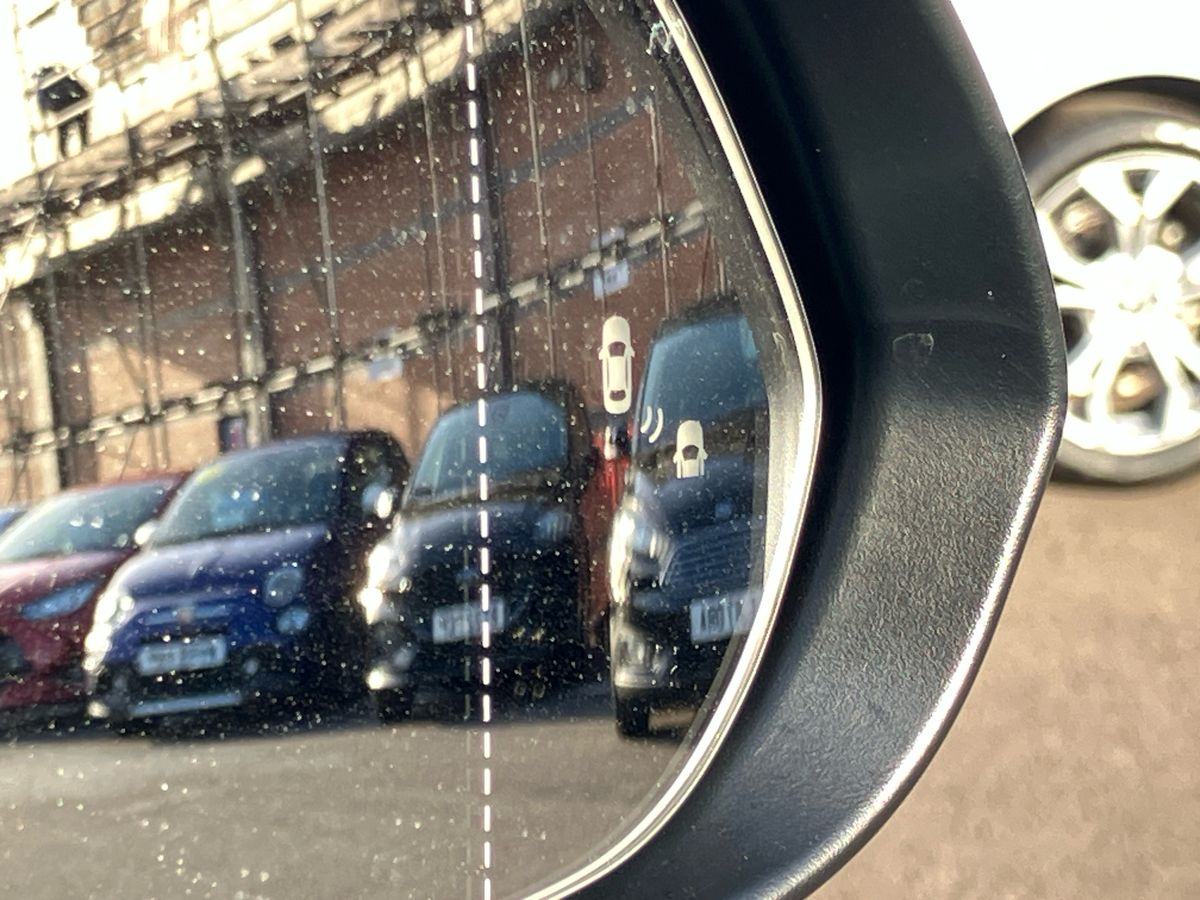 Used Kia Stonic 2022 for sale - 76366392: Photo 32