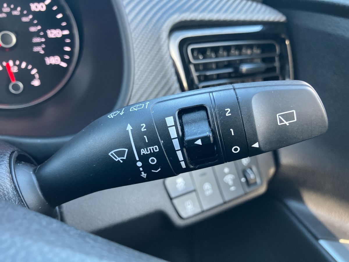 Used Kia Stonic 2022 for sale - 76366392: Photo 35