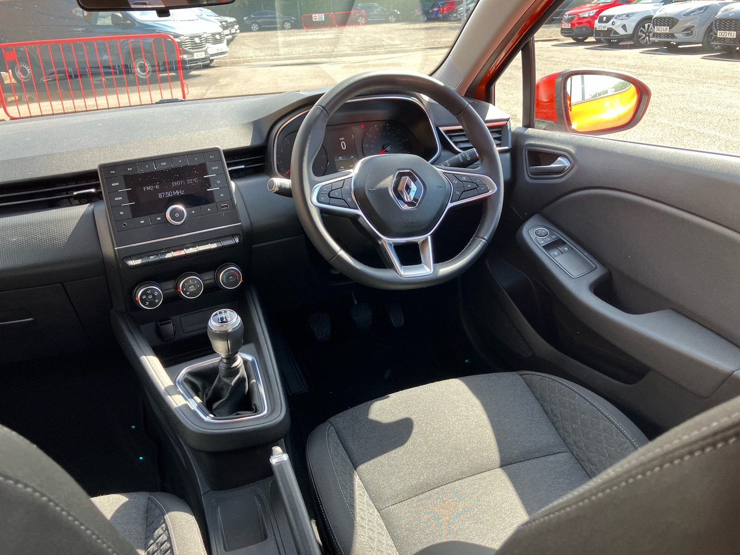 Used Renault Clio 2020 for sale - 77504231: Photo 2