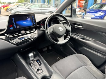 Used Toyota C-HR 2017 for sale - 75469644: Photo