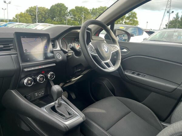 Used Renault Captur 2021 for sale - 75702539: Photo 2