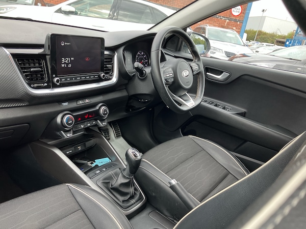 Used Kia Stonic 2021 for sale - 75967055: Photo 2