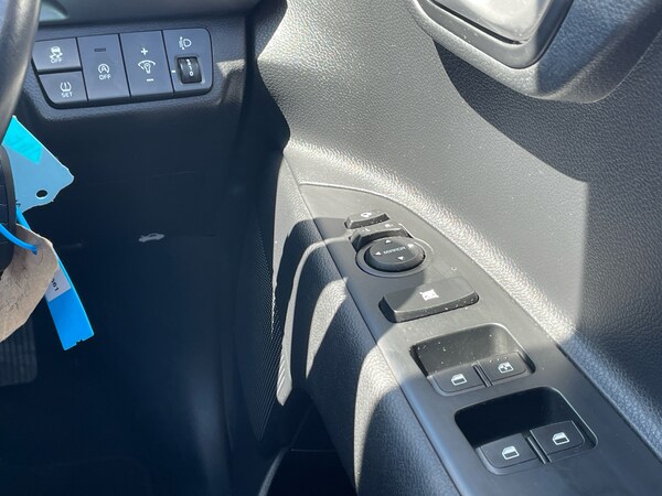 Used Kia Stonic 2022 for sale - 75469601: Photo 21