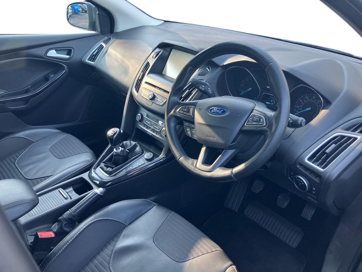 Used Ford Focus 2015 for sale - 77942087: Photo 14