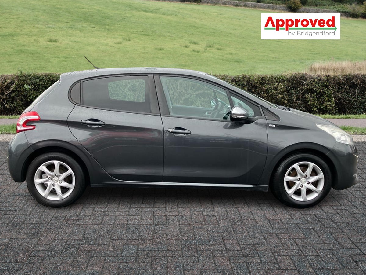 Used Peugeot 208 2014 for sale - 77897141: Photo 2
