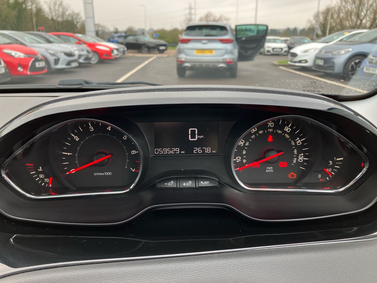 Used Peugeot 208 2014 for sale - 77897141: Photo 20