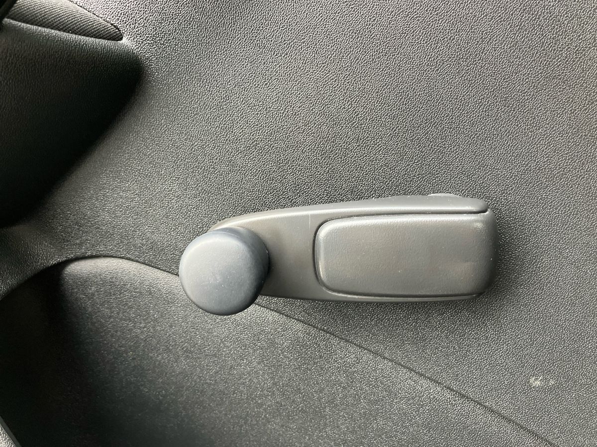 Used Peugeot 208 2014 for sale - 77897141: Photo 28