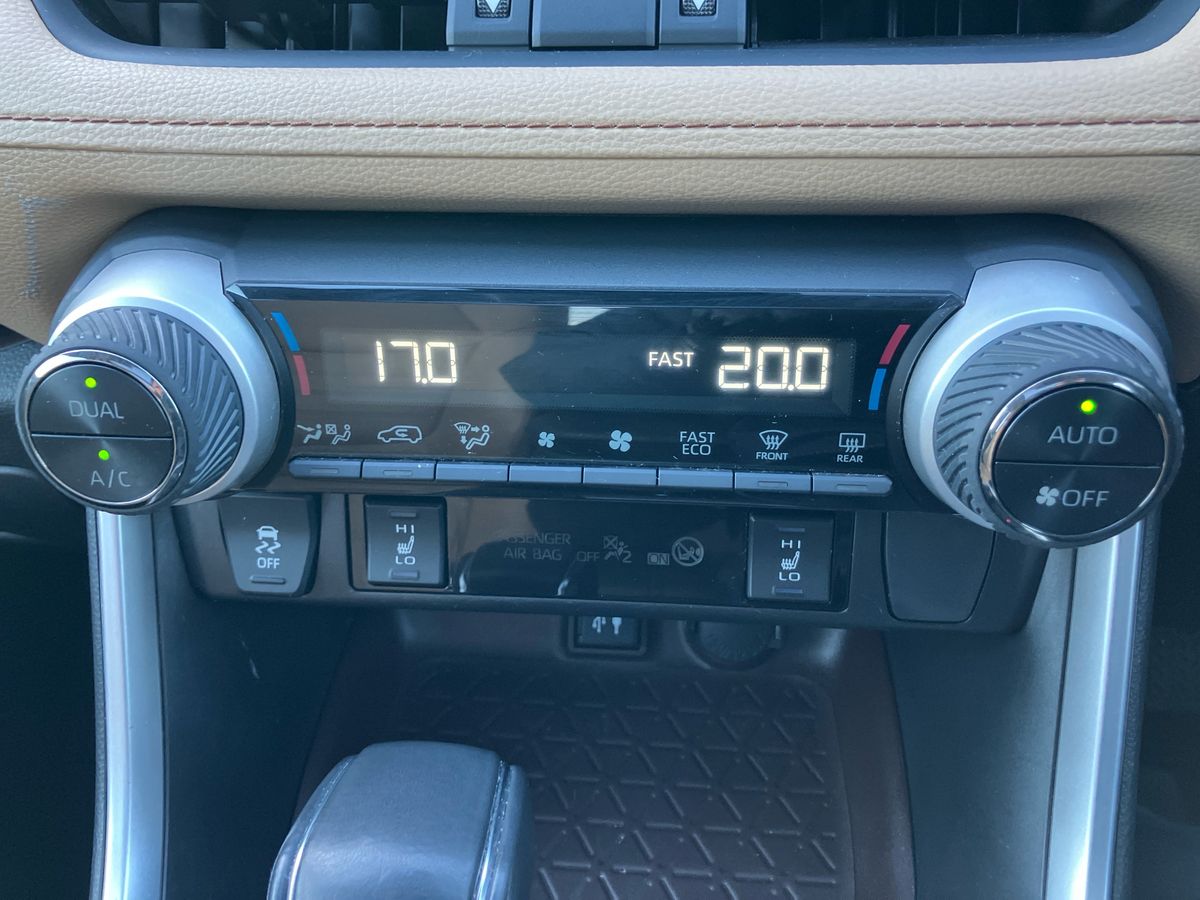 Used Toyota RAV4 2019 for sale - 76580137: Photo 30