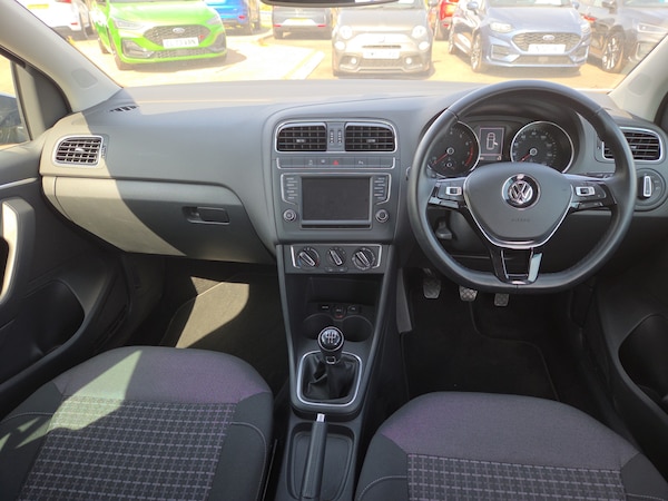 Used Volkswagen Polo 2017 for sale - 75648641: Photo 6