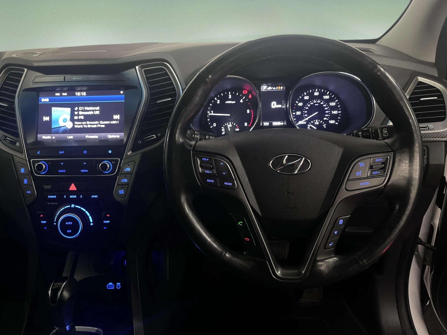 Used Hyundai Santa Fe 2016 for sale - 77682882: Photo 19