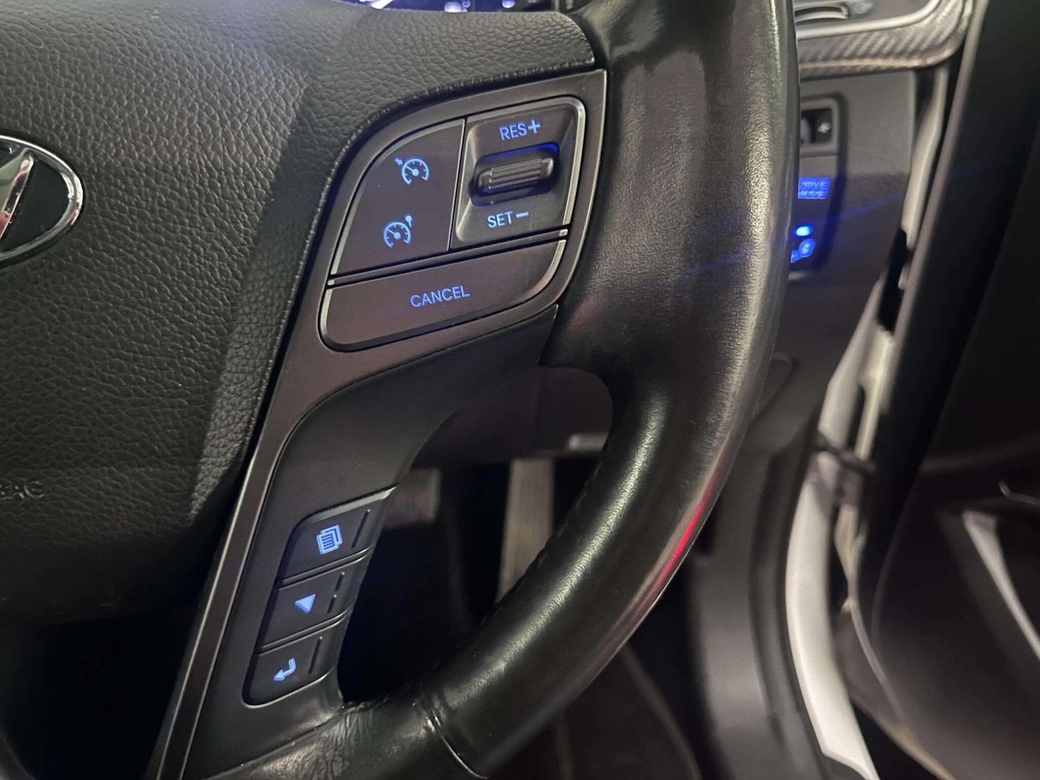 Used Hyundai Santa Fe 2016 for sale - 77682882: Photo 41