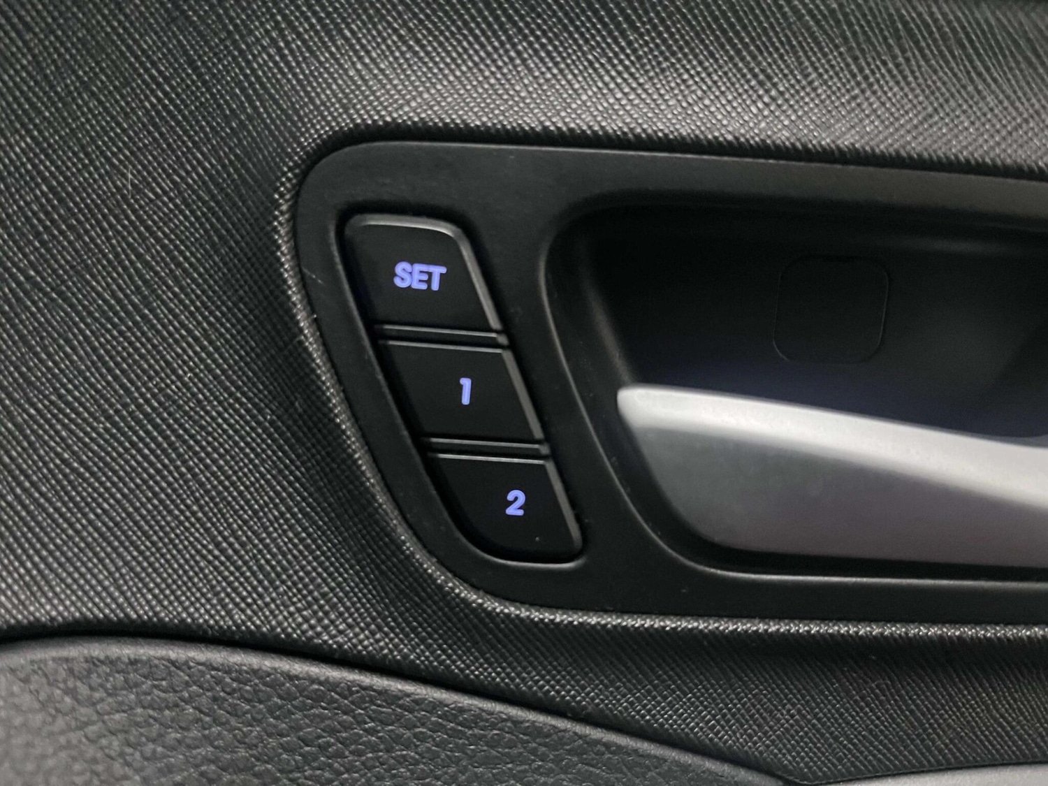 Used Hyundai Santa Fe 2016 for sale - 77682882: Photo 49