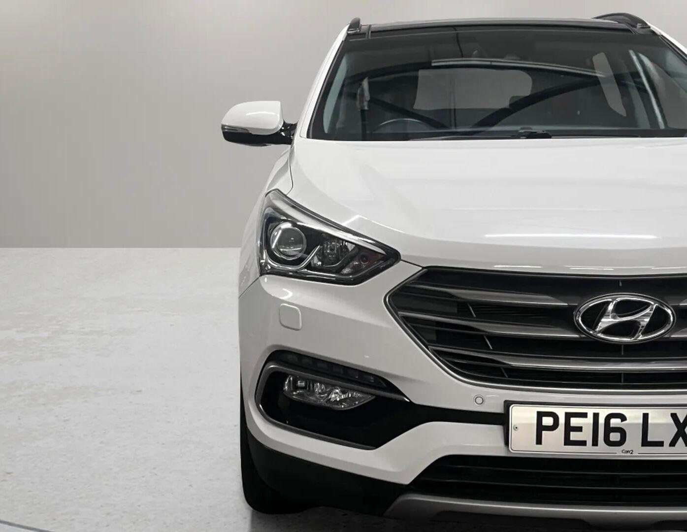 Used Hyundai Santa Fe 2016 for sale - 77682882: Photo 61