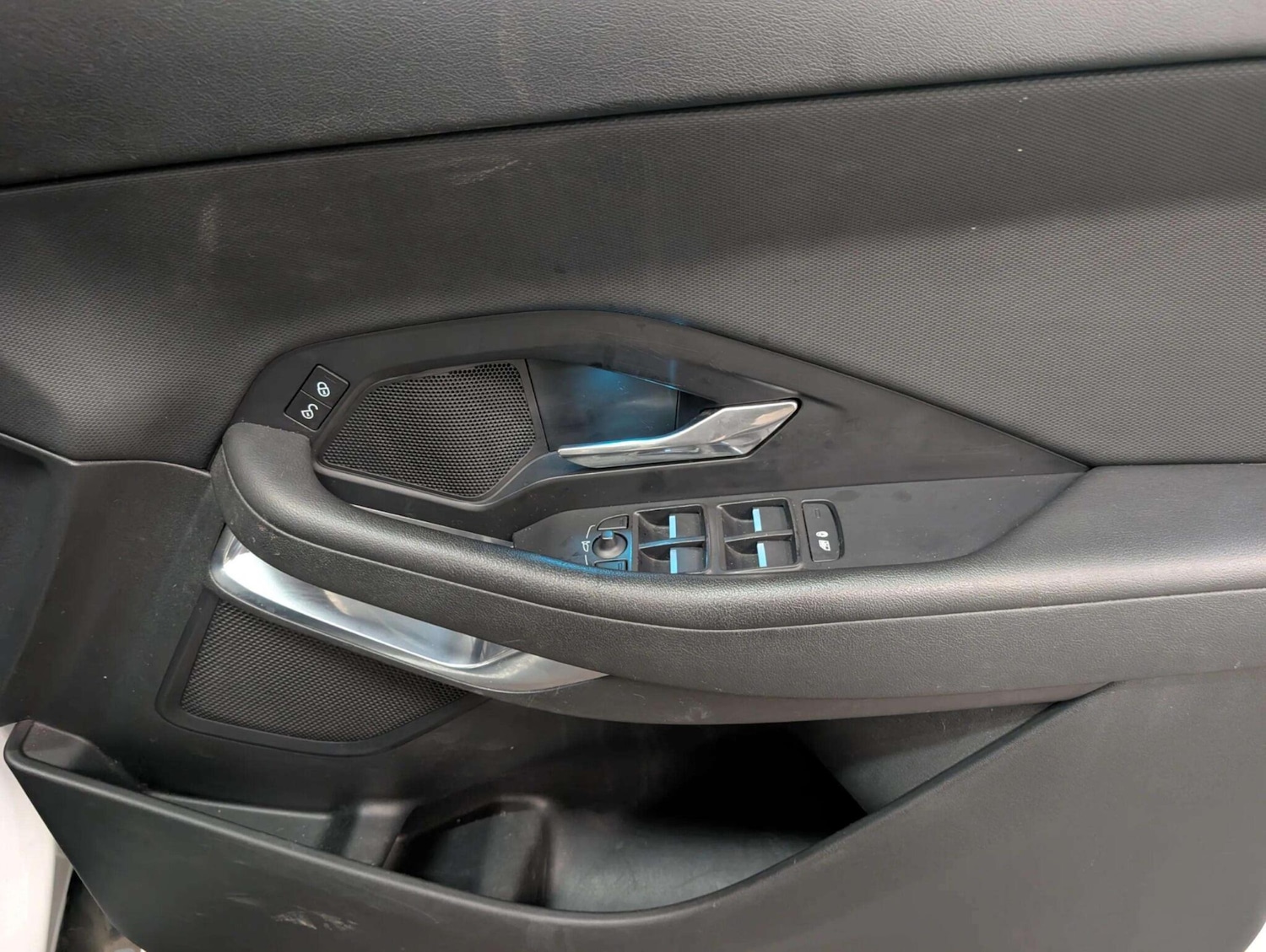 Used Jaguar E-Pace 2018 for sale - 75941564: Photo 41