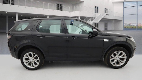 Used Land Rover Discovery Sport 2017 for sale - 76306489: Photo 3