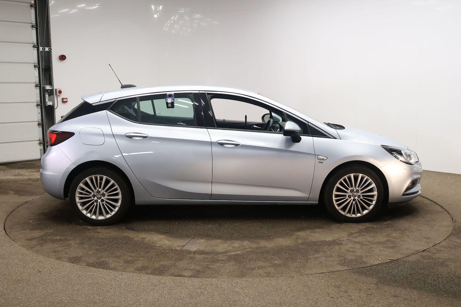 Used Vauxhall Astra 2017 for sale - 77345063: Photo 3