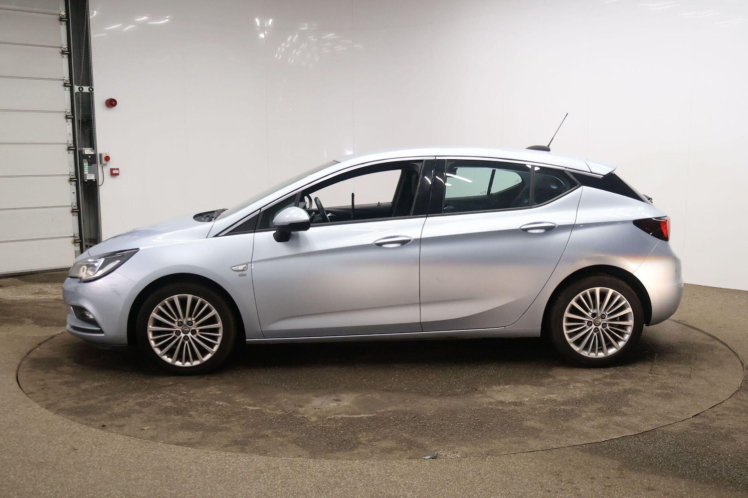 Used Vauxhall Astra 2017 for sale - 77345063: Photo 8