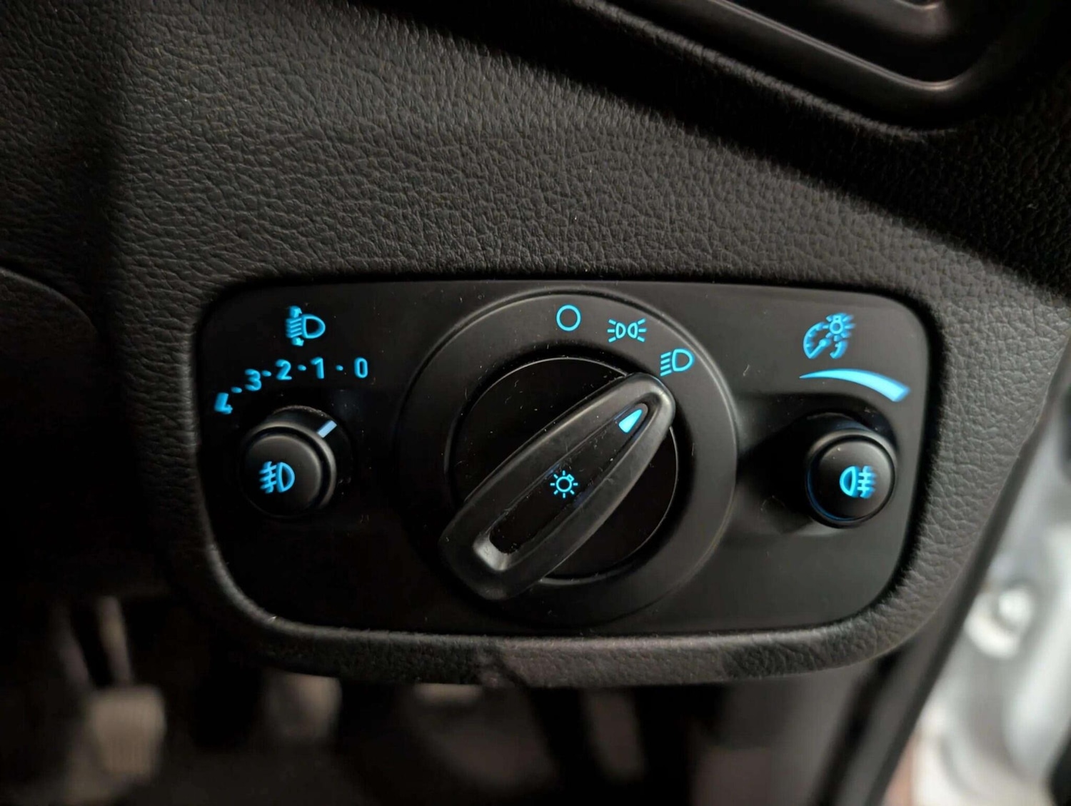Used Ford C-Max 2018 for sale - 75741143: Photo 33