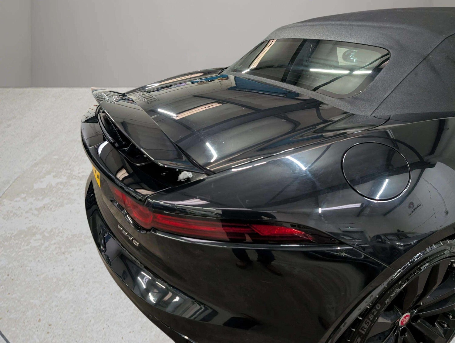 Used Jaguar F-Type 2018 for sale - 76965292: Photo 18