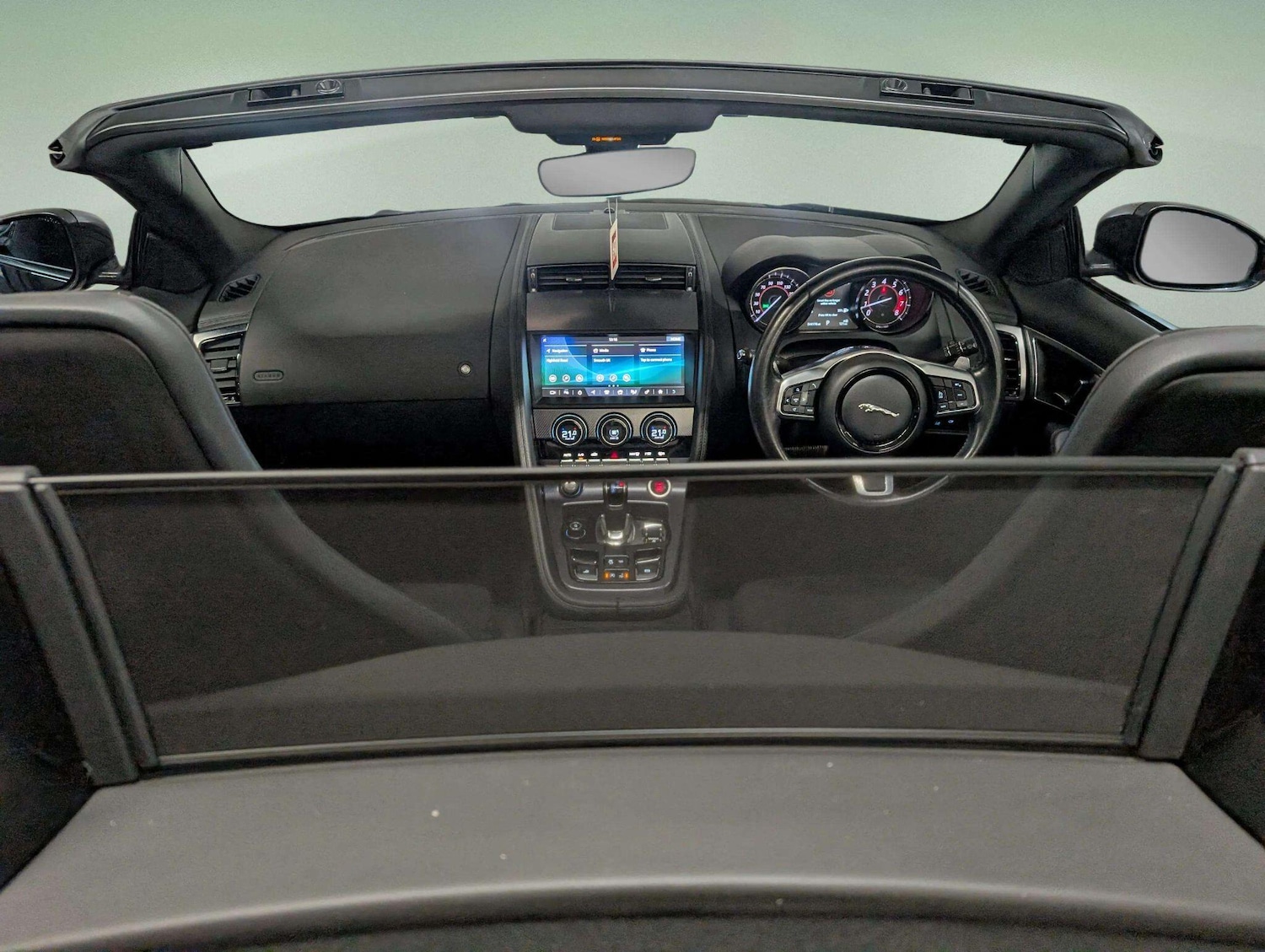 Used Jaguar F-Type 2018 for sale - 76965292: Photo 2