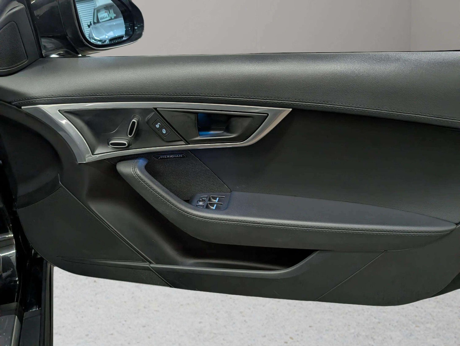 Used Jaguar F-Type 2018 for sale - 76965292: Photo 51