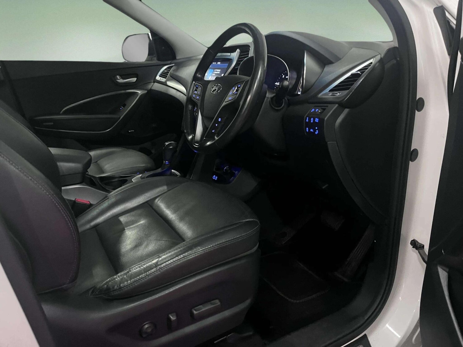 Used Hyundai Santa Fe 2016 for sale - 76512043: Photo 17