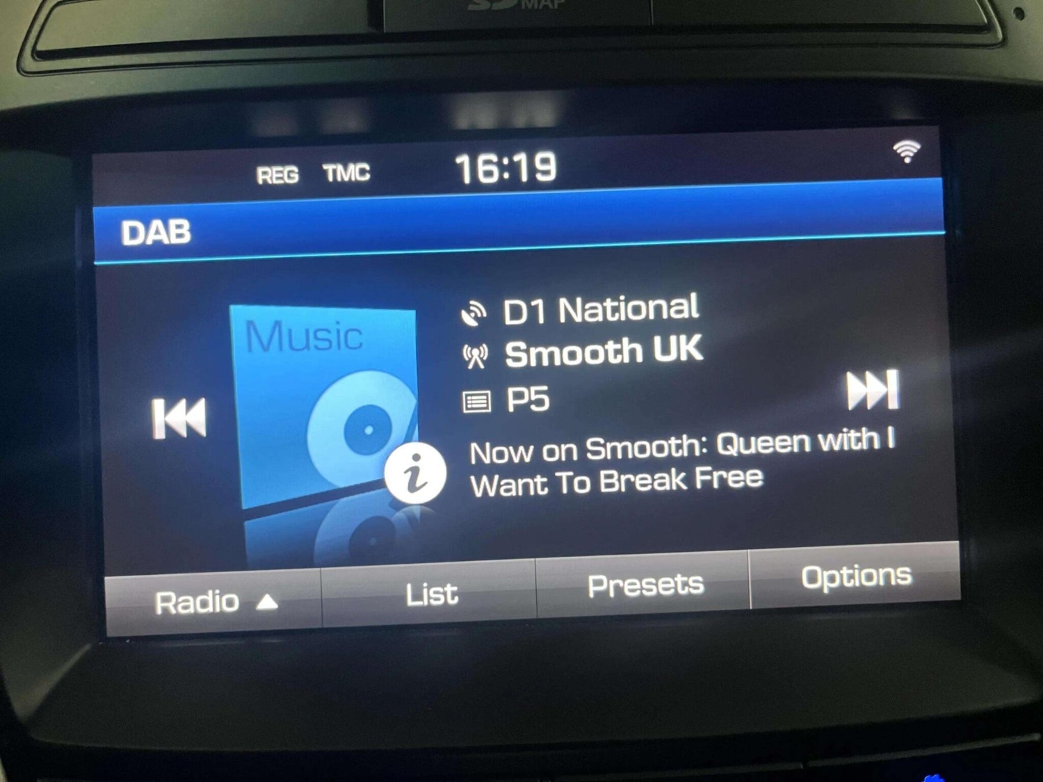 Used Hyundai Santa Fe 2016 for sale - 76512043: Photo 28