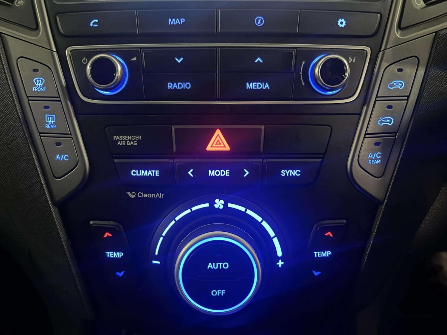 Used Hyundai Santa Fe 2016 for sale - 76512043: Photo 35