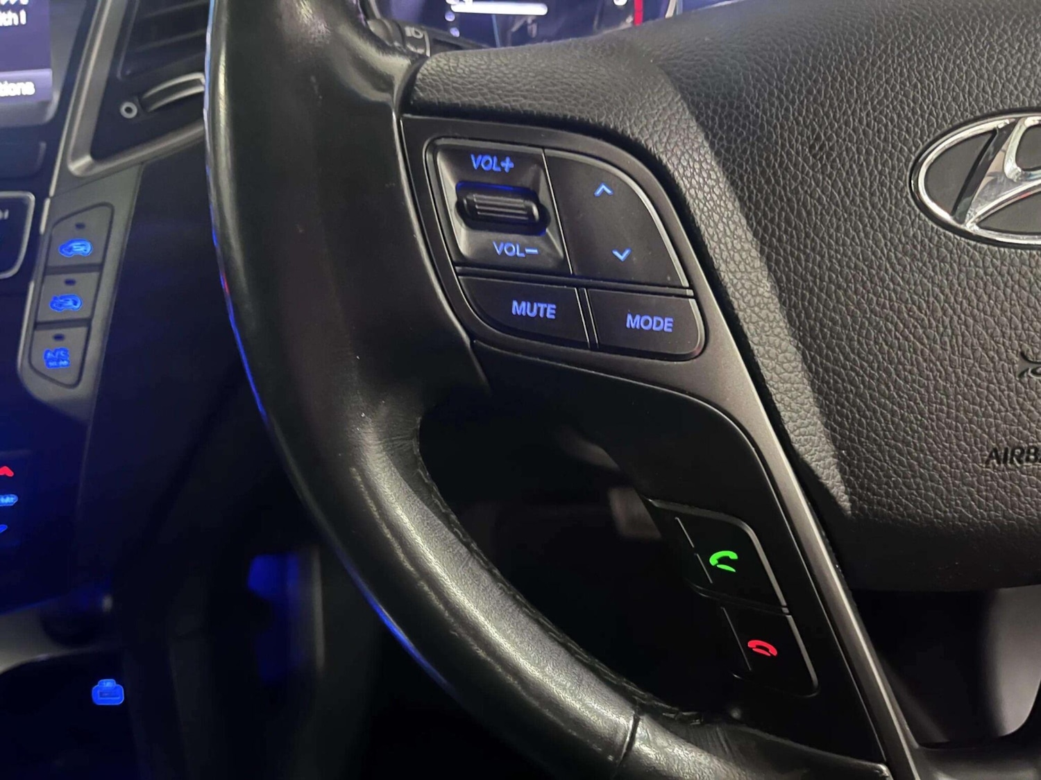 Used Hyundai Santa Fe 2016 for sale - 76512043: Photo 40