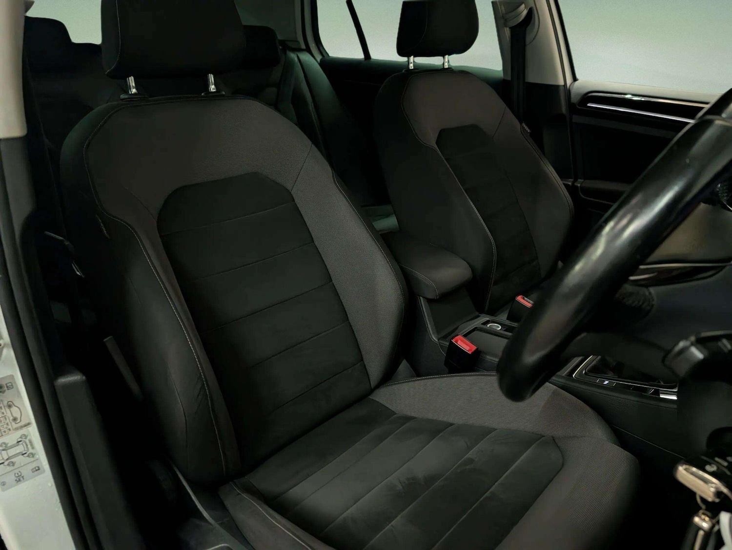 Used Volkswagen Golf 2017 for sale - 77344944: Photo 30