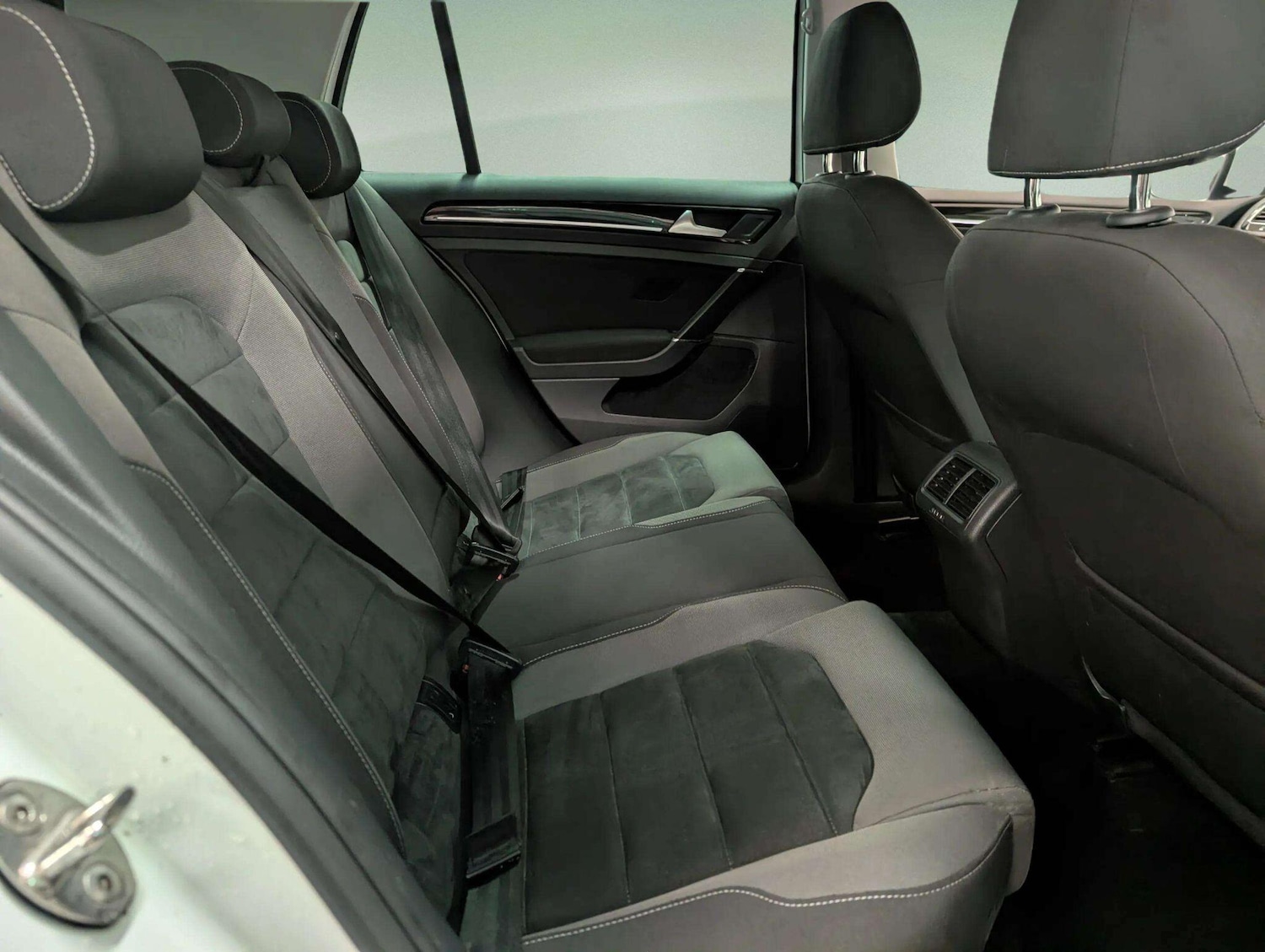 Used Volkswagen Golf 2017 for sale - 77344944: Photo 32