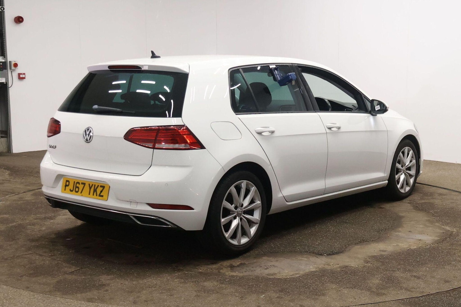 Used Volkswagen Golf 2017 for sale - 77344944: Photo 4