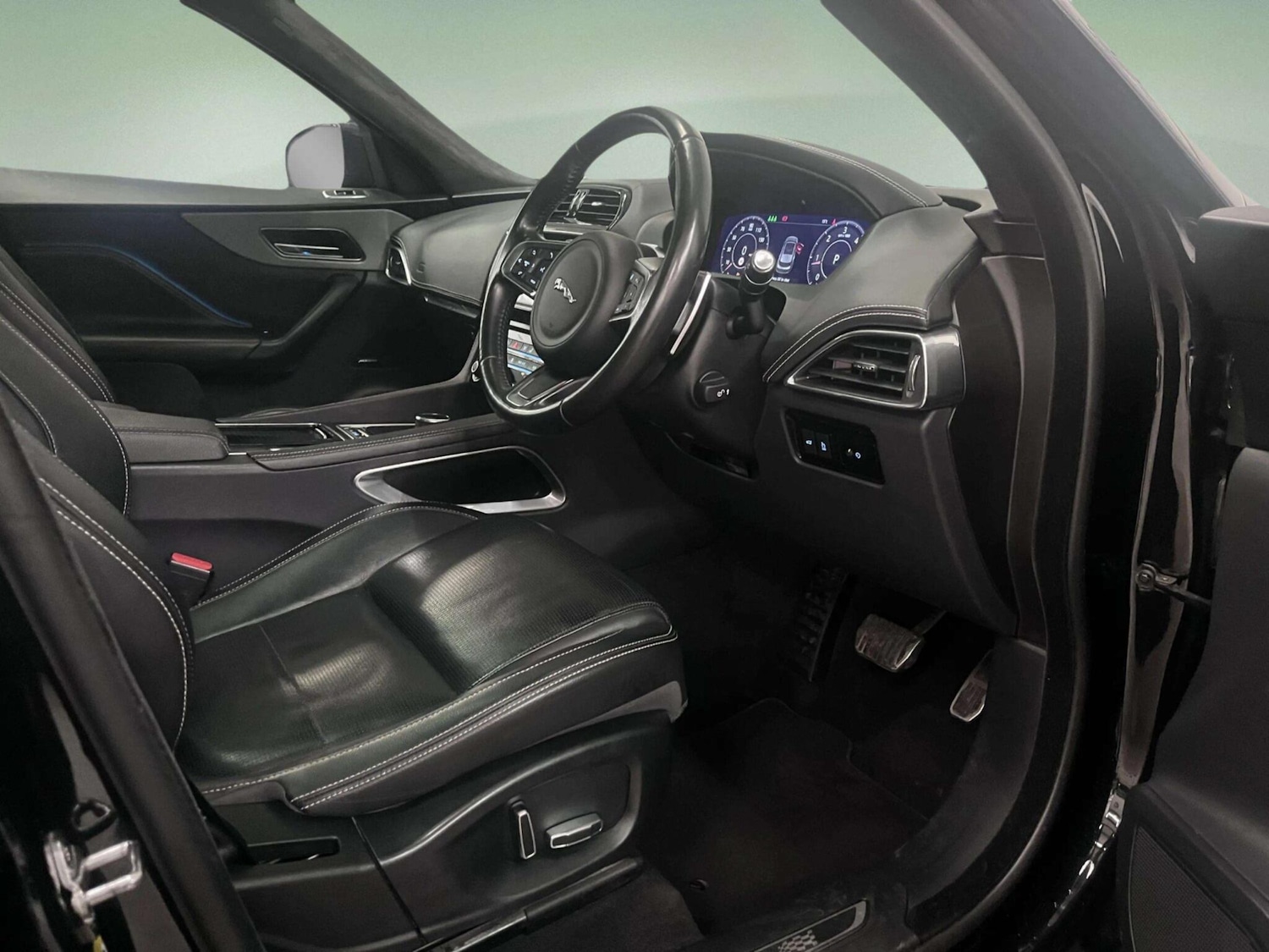 Used Jaguar F-Pace 2019 for sale - 76109310: Photo 16